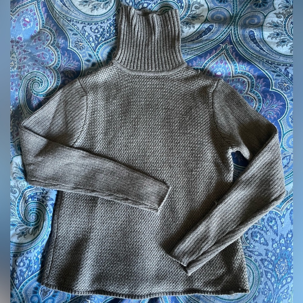 100% merino wool gray turtle neck